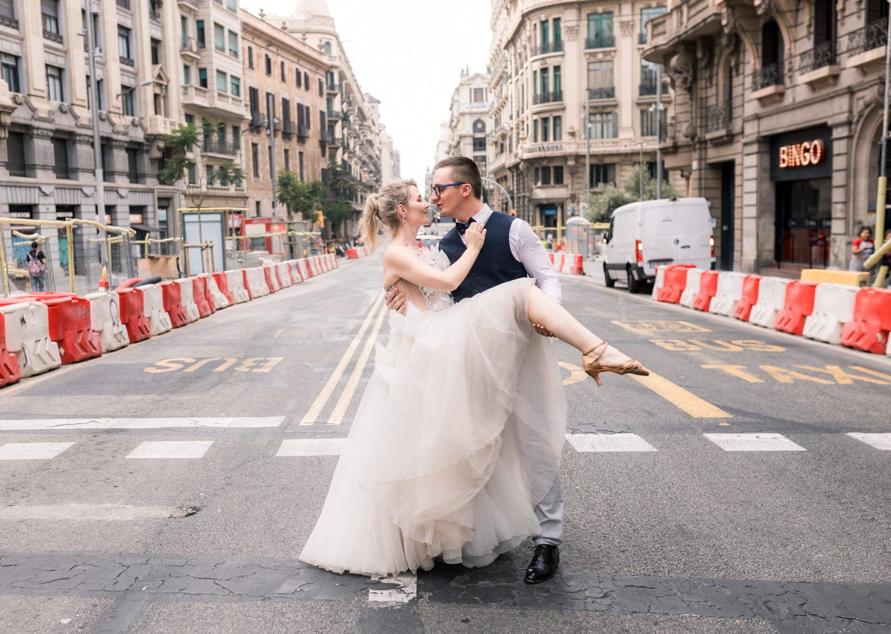 Sesión de fotos postboda en el Barrio Gótico de Barcelona Sesión de fotos postboda en el Barrio Gótico de Barcelona
