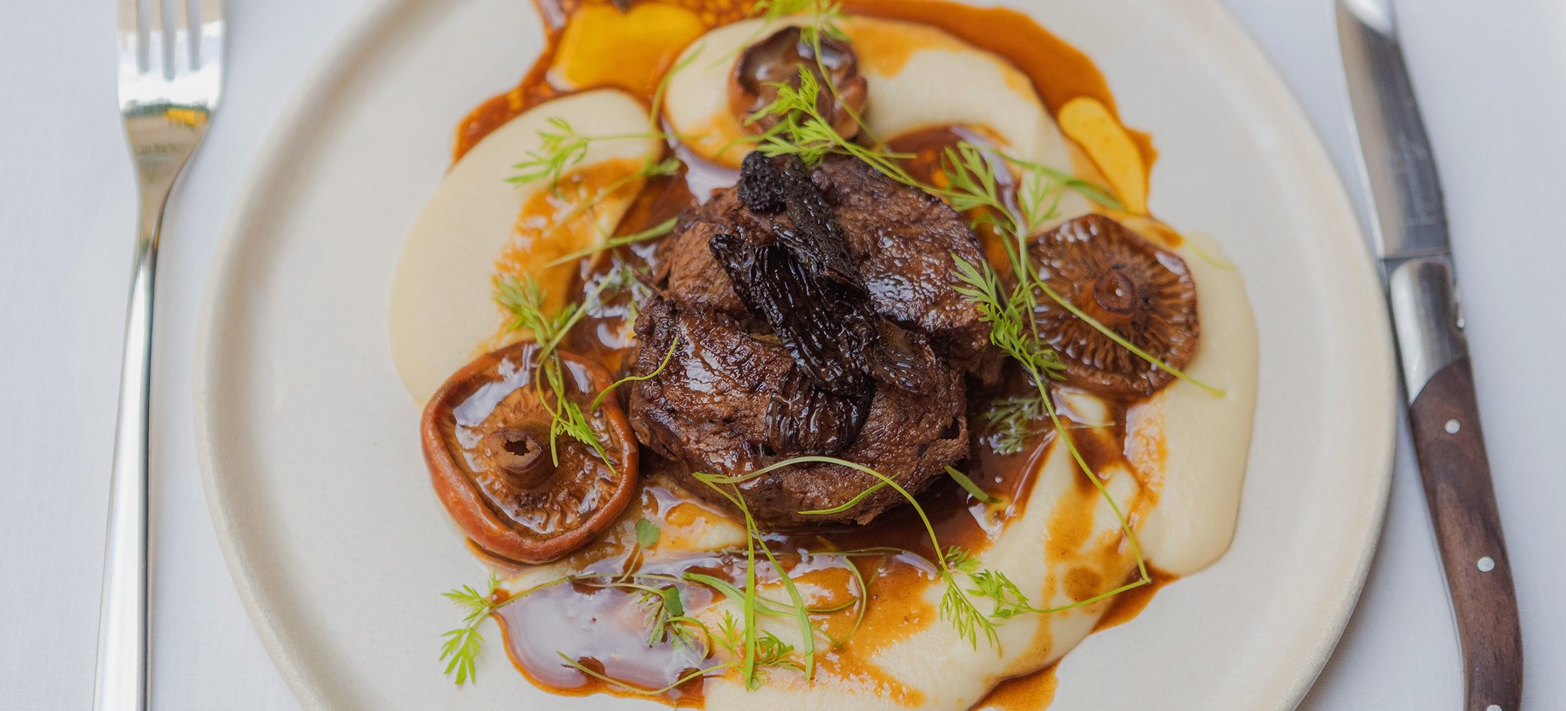 Beef with seasonal mushrooms served by Esteve Catering during a private event in Granollers.