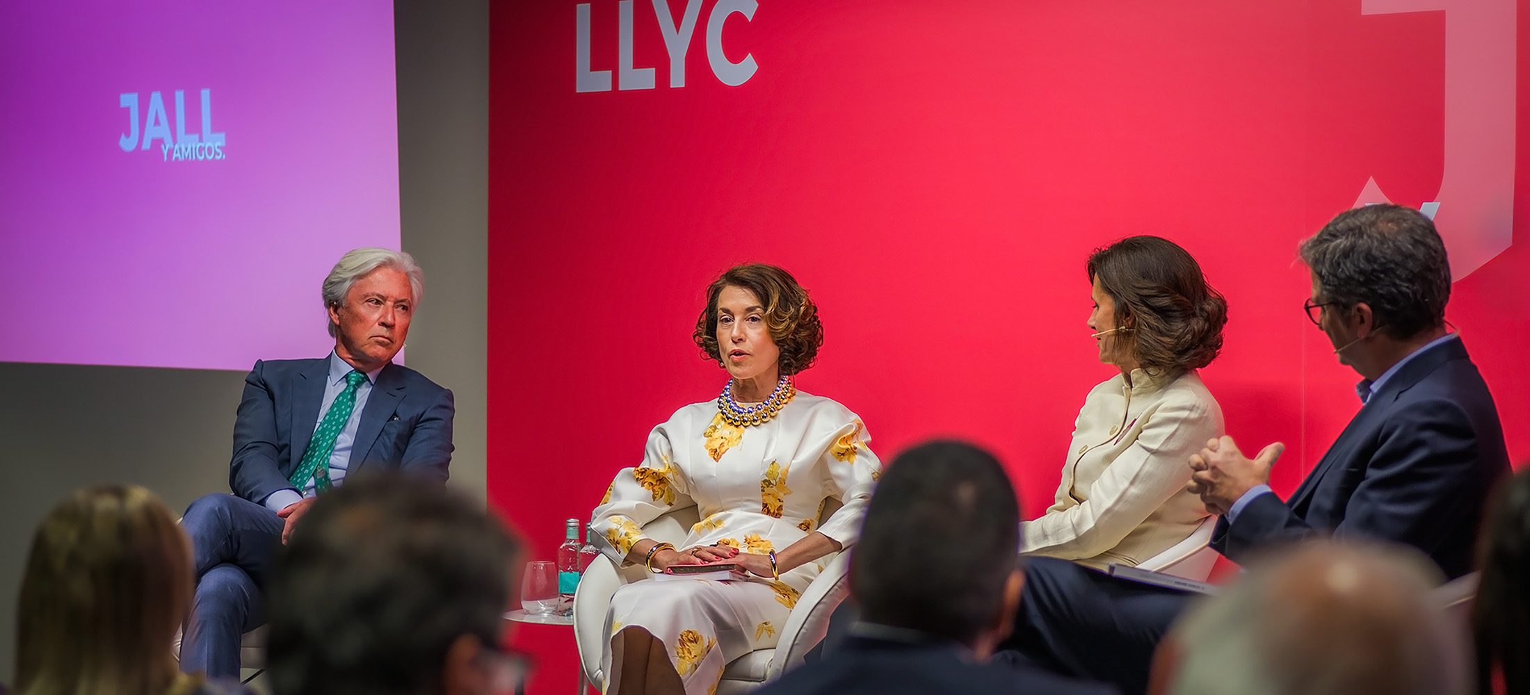 Panel discussion during the Jall y Amigos event hosted by LLYC at Círculo de Economía in Barcelona. Title